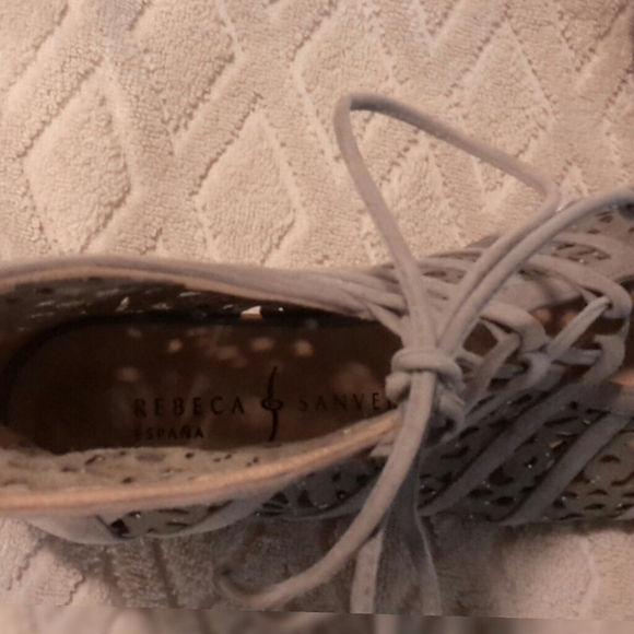 Rebeca Sanver gray leather laser - cut booties - Picture 4 of 7